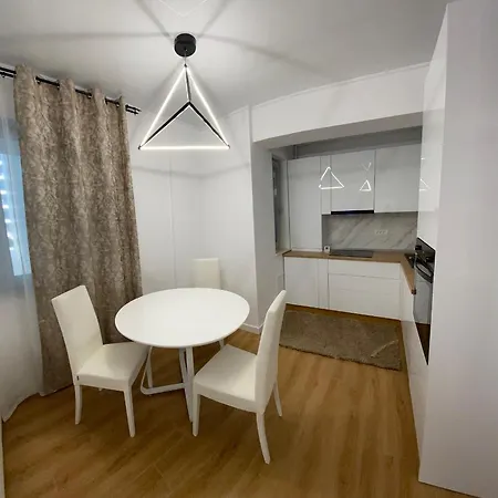 Naty Apartament アパート ナボダリ